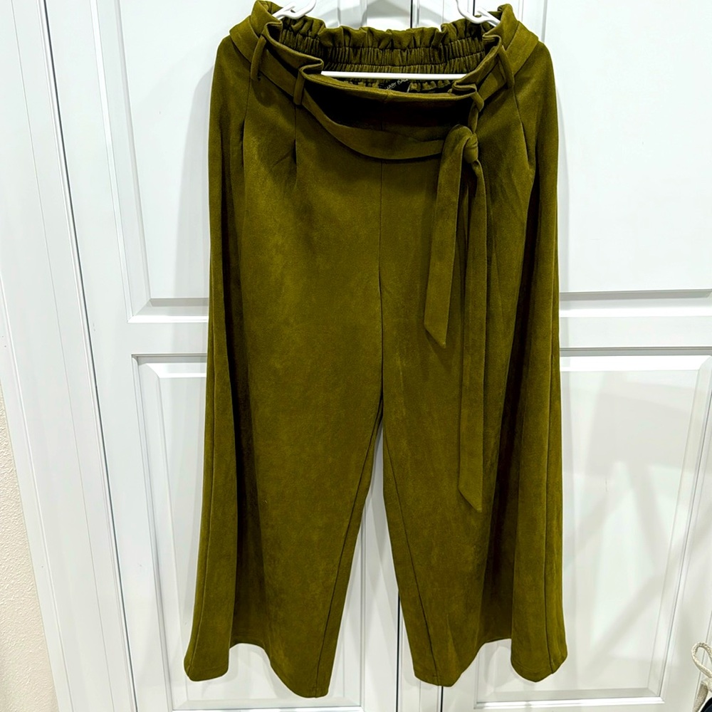 Gabby Isabella pants , ultra suade, maybe worn once! Very lovely!